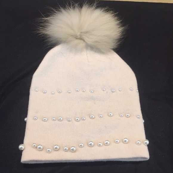 Pompom hats - Picture 1 of 8